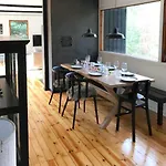 Casa vacanze Retro Woodland With Modern Twist Amidst Trees *