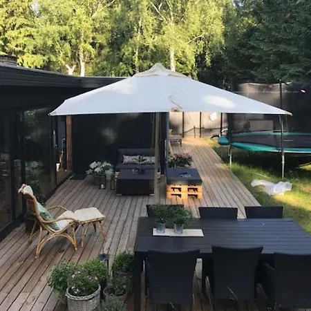 Holiday home Retro Woodland With Modern Twist Amidst Trees *