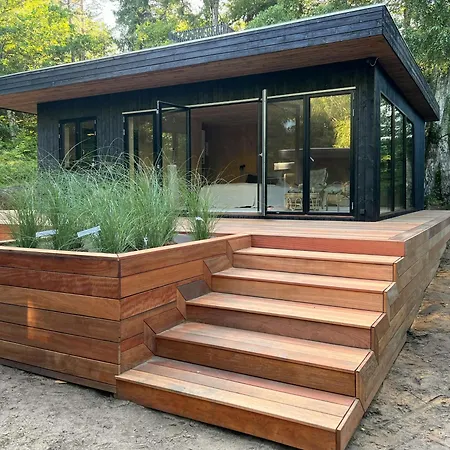 Σπίτι διακοπών Retro Woodland With Modern Twist Amidst Trees