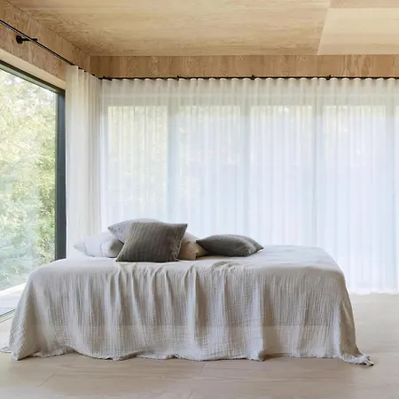 Сasa de vacaciones Retro Woodland With Modern Twist Amidst Trees