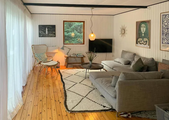 Σπίτι διακοπών Retro Woodland With Modern Twist Amidst Trees