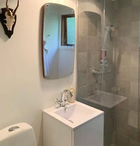 Σπίτι διακοπών Retro Woodland With Modern Twist Amidst Trees *